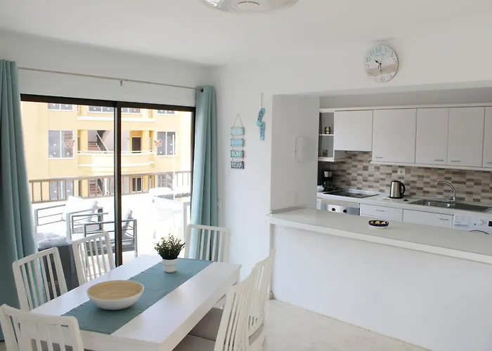 3 Bedroom Penthouse 阿德耶